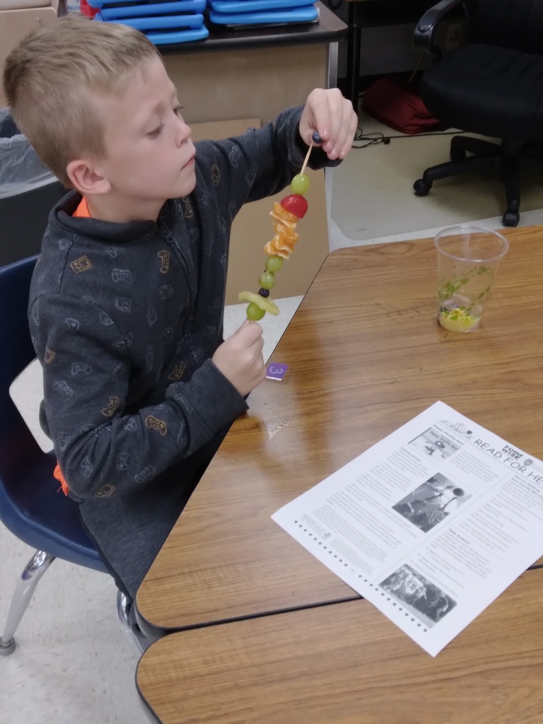 Students made fruit kebabs as part of the nutrition lesson with UW-Extension FoodWise.